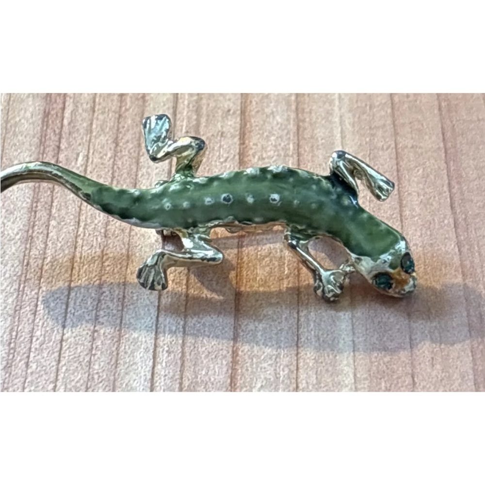 Vintage Enamel Gecko Animal Pin